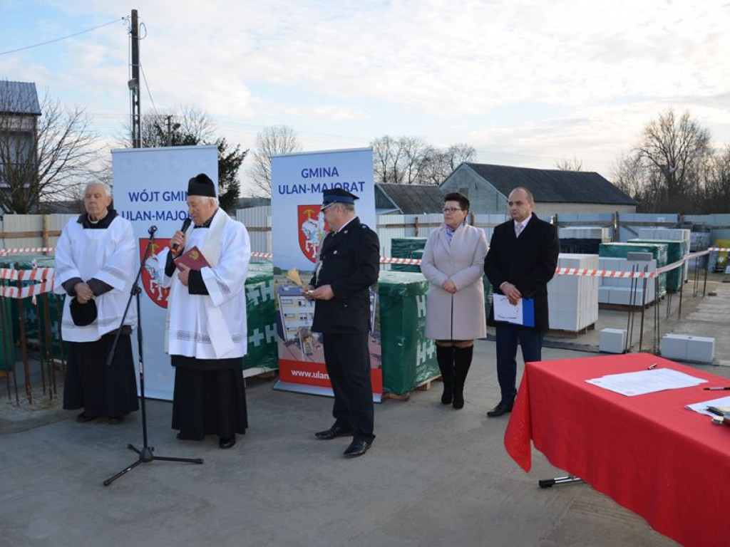 Wmurowanie kamienia węgielnego pod budowę centrum kulturalnego w Sobolach