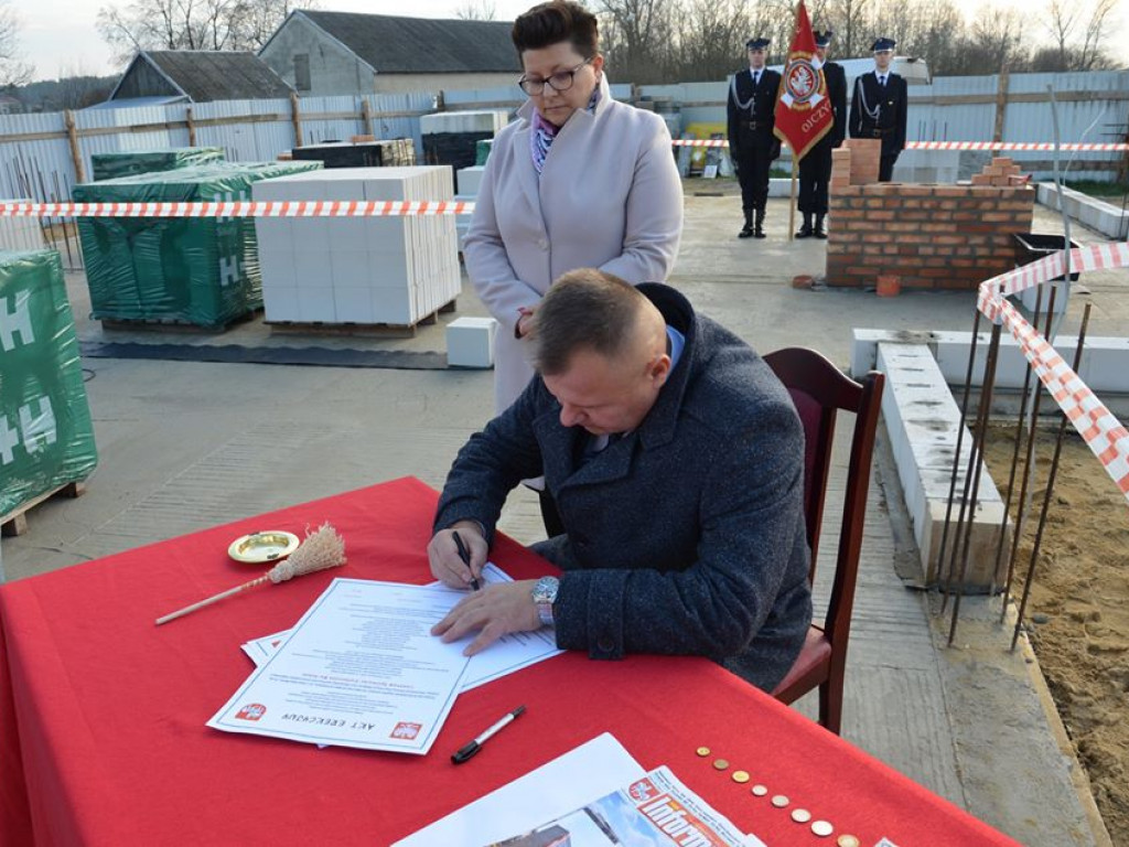 Wmurowanie kamienia węgielnego pod budowę centrum kulturalnego w Sobolach