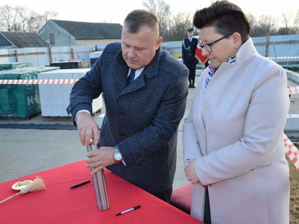 Wmurowanie kamienia węgielnego pod budowę centrum kulturalnego w Sobolach