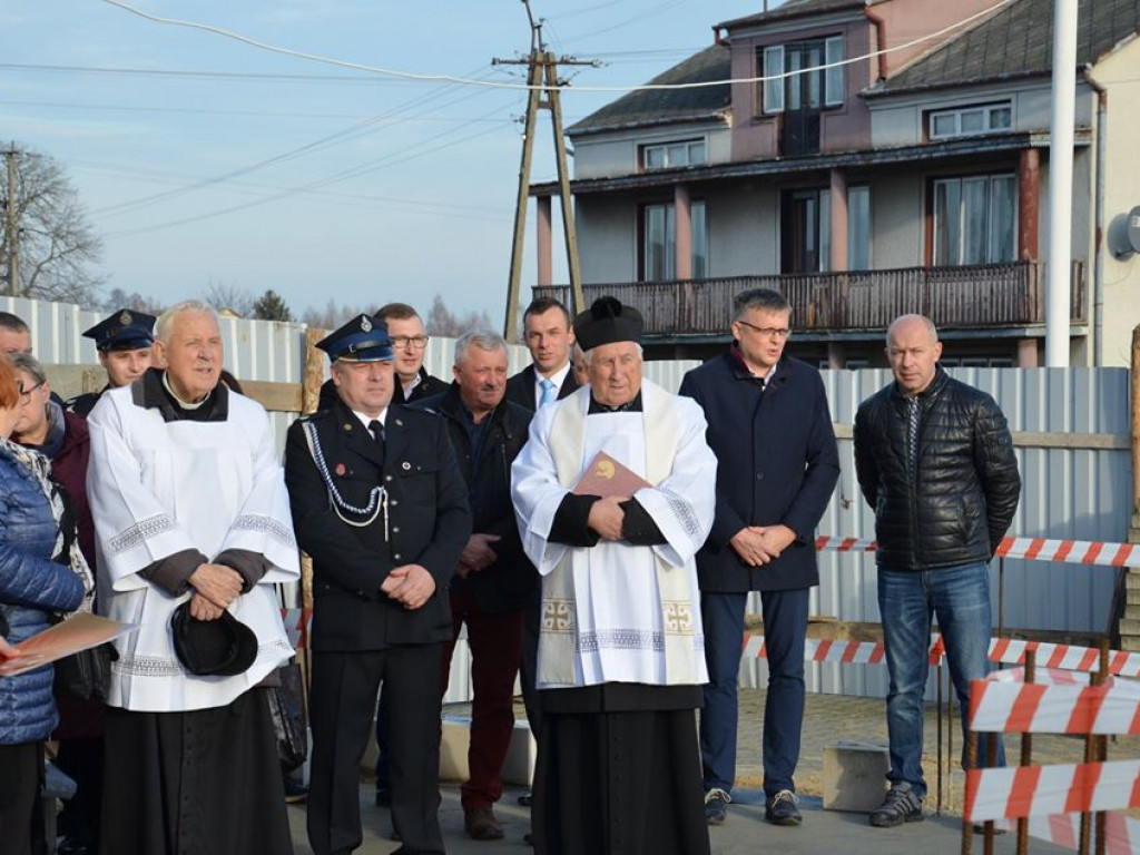 Wmurowanie kamienia węgielnego pod budowę centrum kulturalnego w Sobolach
