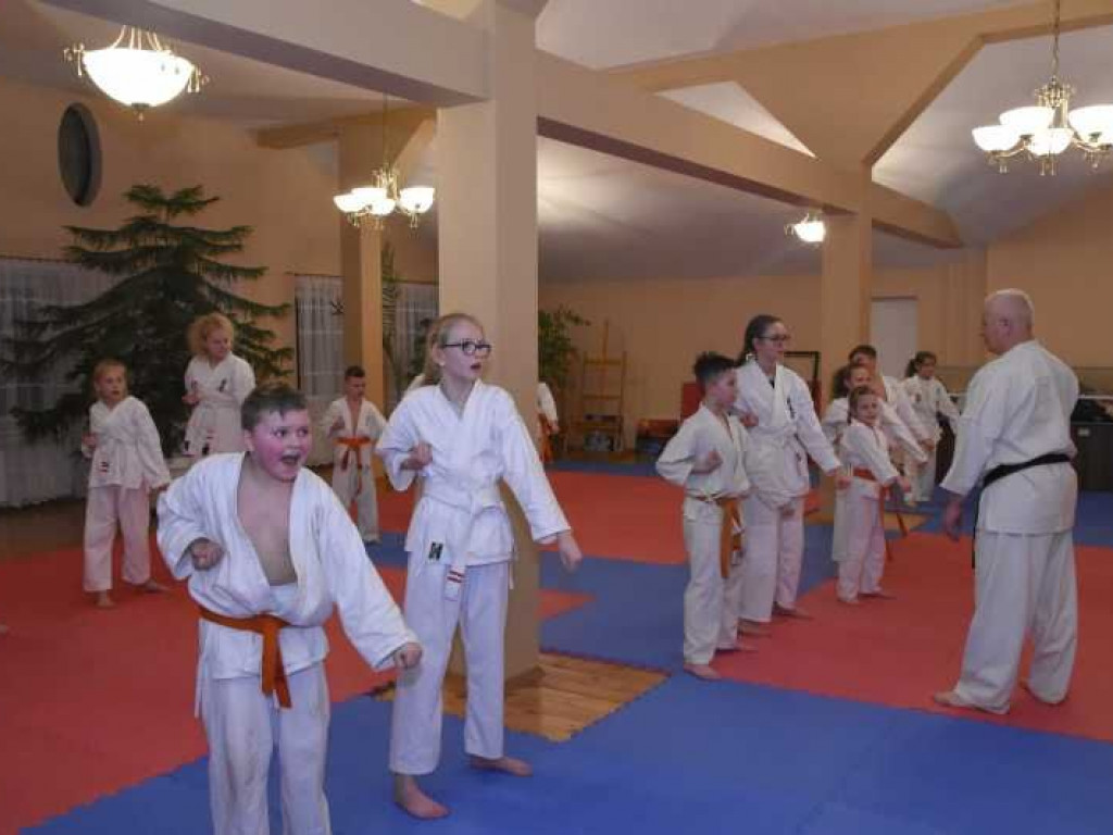 Egzamin w Kąkolewnicy na wyższe stopnie karate