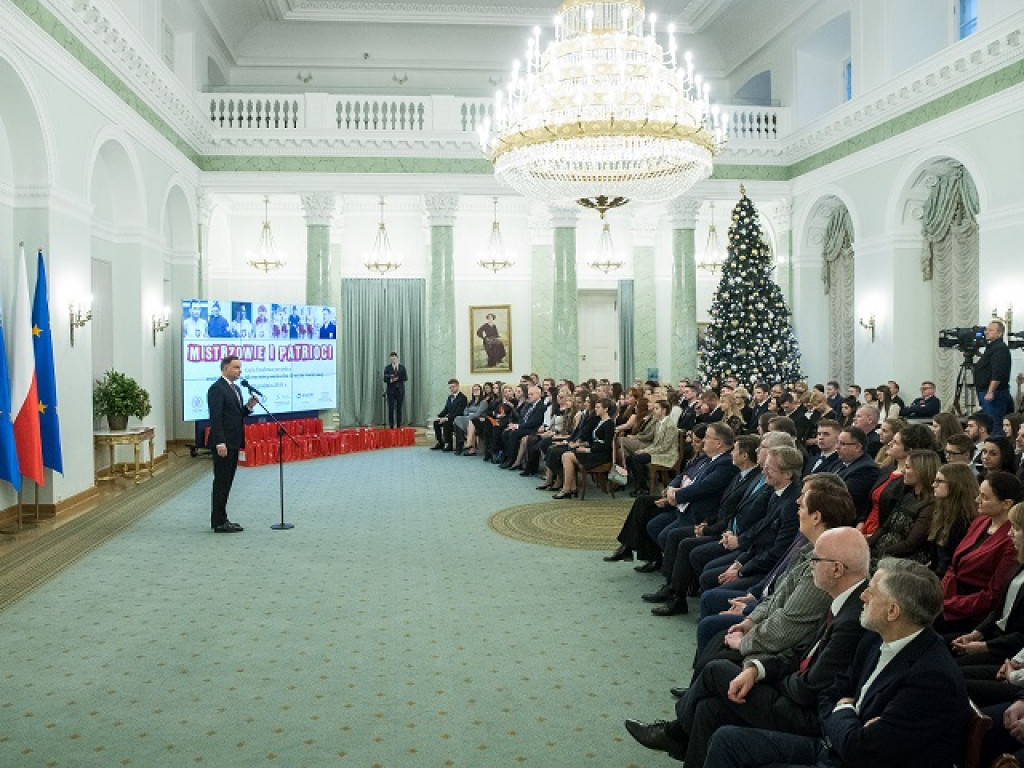 Uczennica LO w Komarówce nagrodzona w pałacu prezydenckim