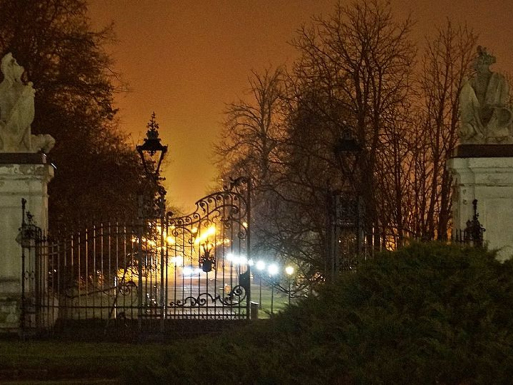 Radzyński pałac wieczorem