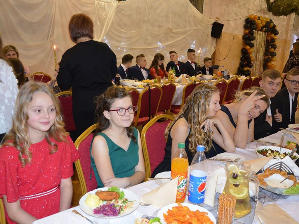 I Gminny Bal Ósmoklasisty - nagranie i zdjęcia