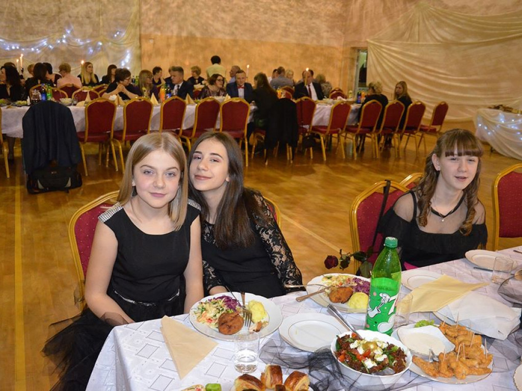 I Gminny Bal Ósmoklasisty - nagranie i zdjęcia