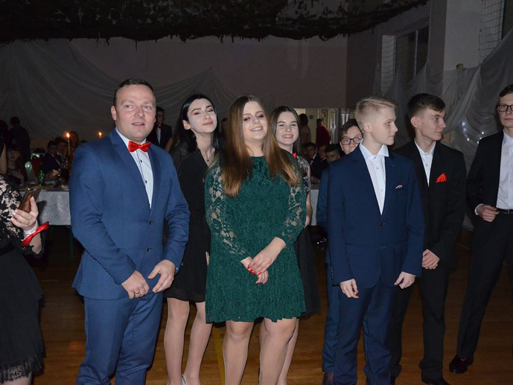 I Gminny Bal Ósmoklasisty - nagranie i zdjęcia