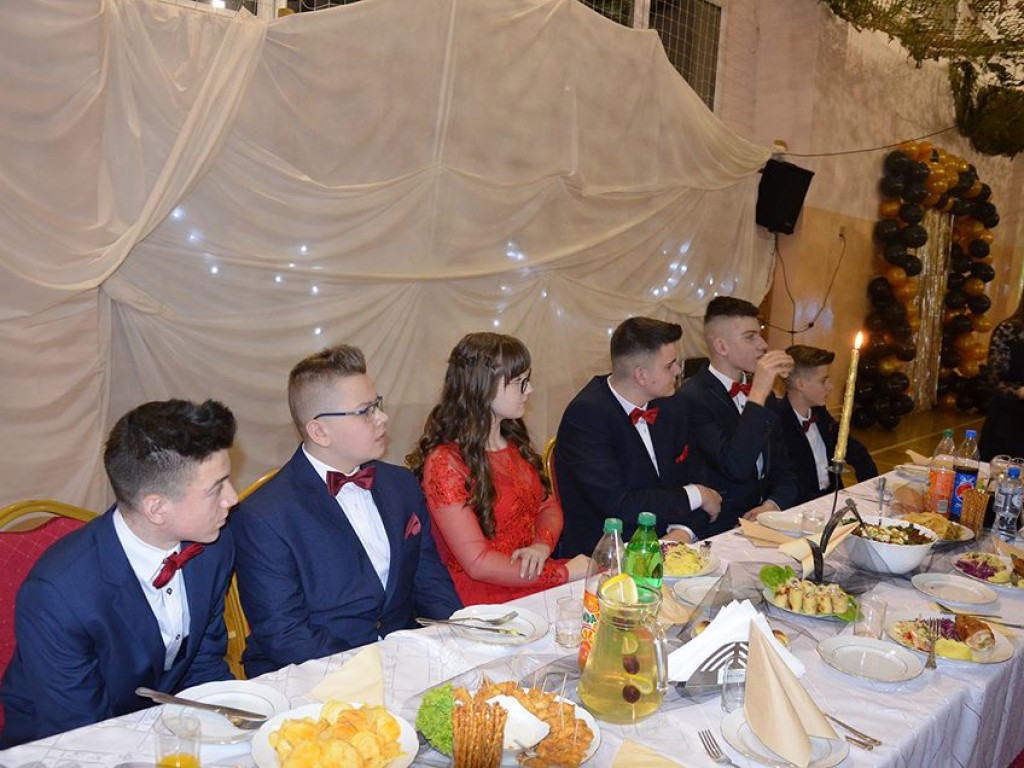 I Gminny Bal Ósmoklasisty - nagranie i zdjęcia