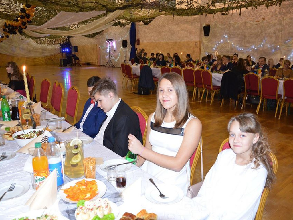 I Gminny Bal Ósmoklasisty - nagranie i zdjęcia