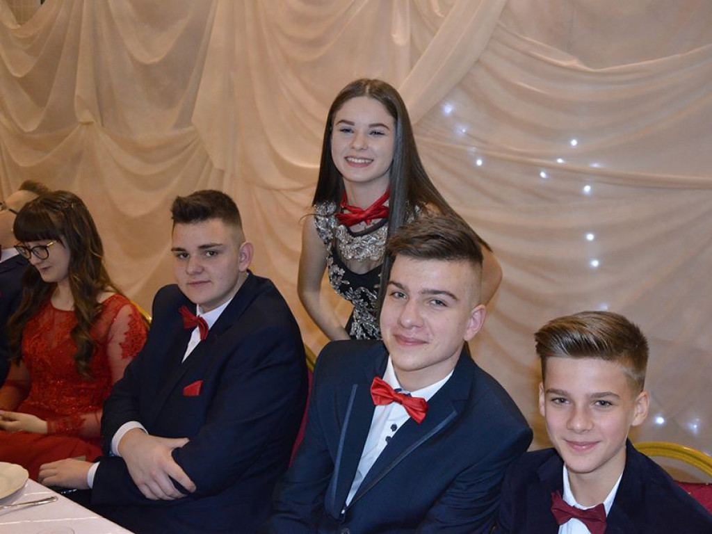 I Gminny Bal Ósmoklasisty - nagranie i zdjęcia