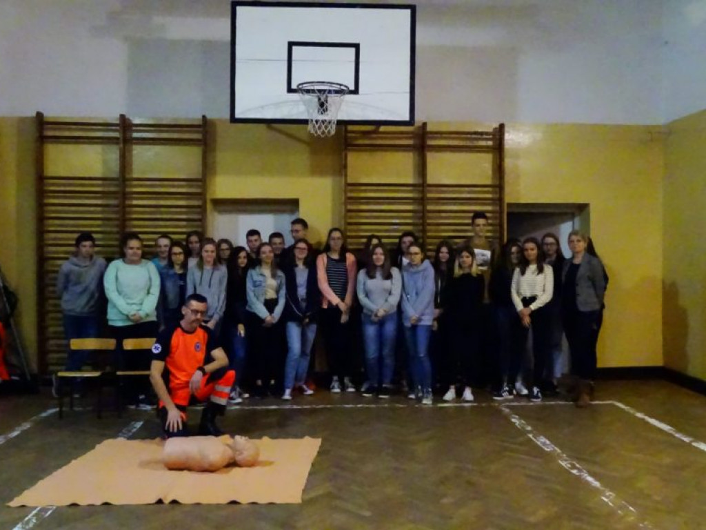 Warsztaty i konkurs dotyczące pierwszej pomocy w Komarówce P.