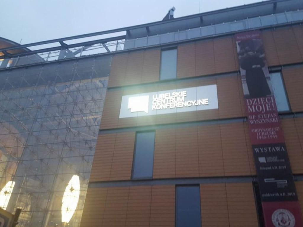 Seniorzy z gminy Wohyń na koncercie kolęd braci Golców