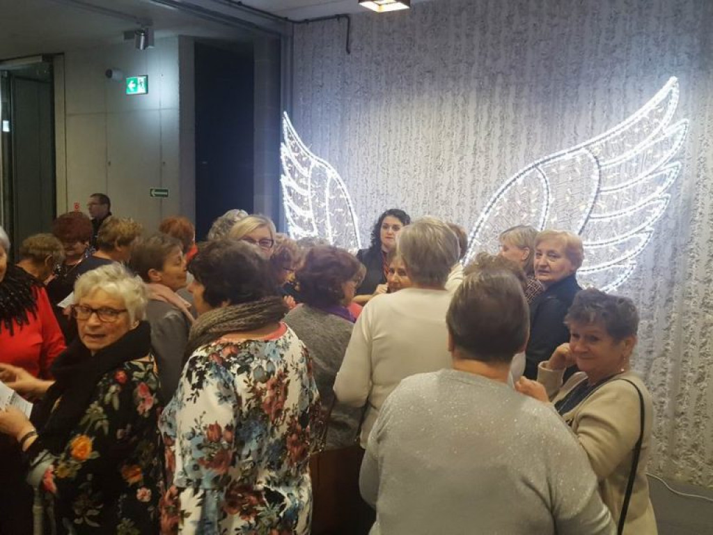 Seniorzy z gminy Wohyń na koncercie kolęd braci Golców