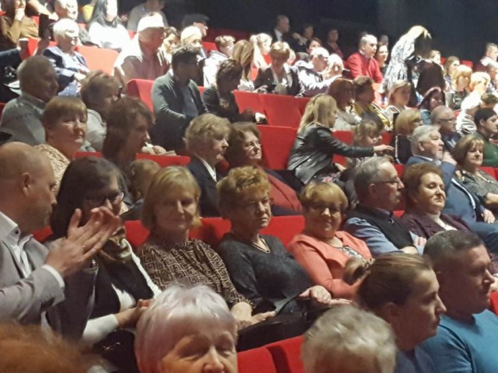 Seniorzy z gminy Wohyń na koncercie kolęd braci Golców