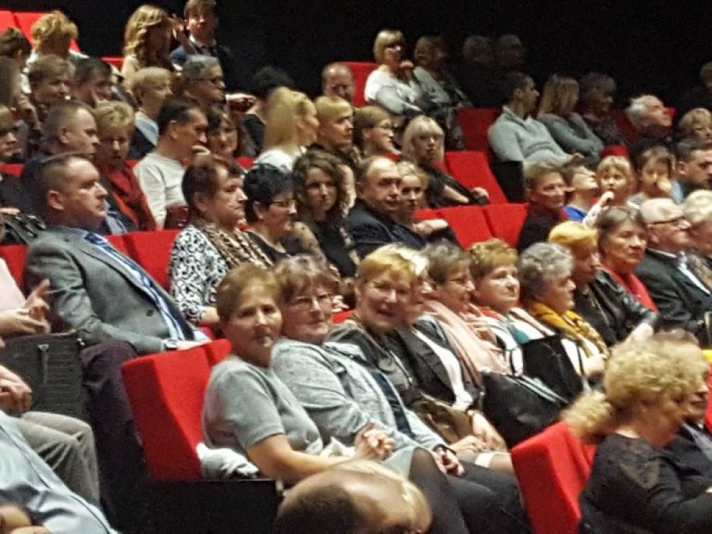Seniorzy z gminy Wohyń na koncercie kolęd braci Golców