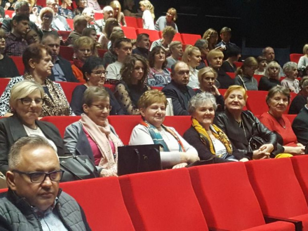 Seniorzy z gminy Wohyń na koncercie kolęd braci Golców