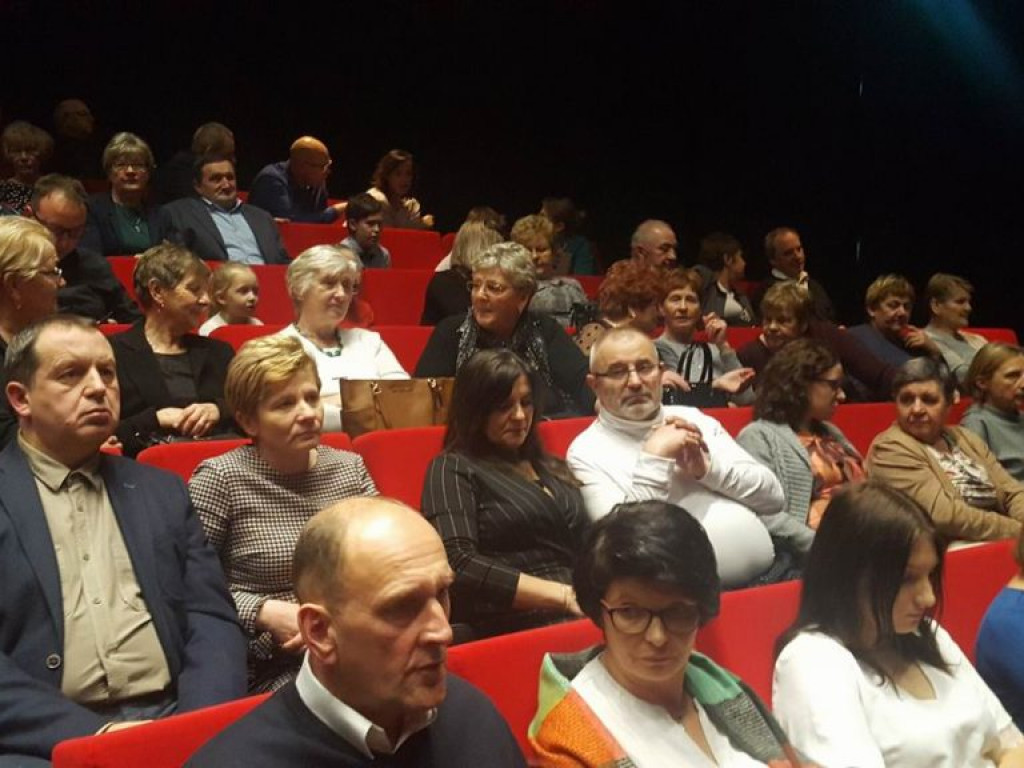 Seniorzy z gminy Wohyń na koncercie kolęd braci Golców