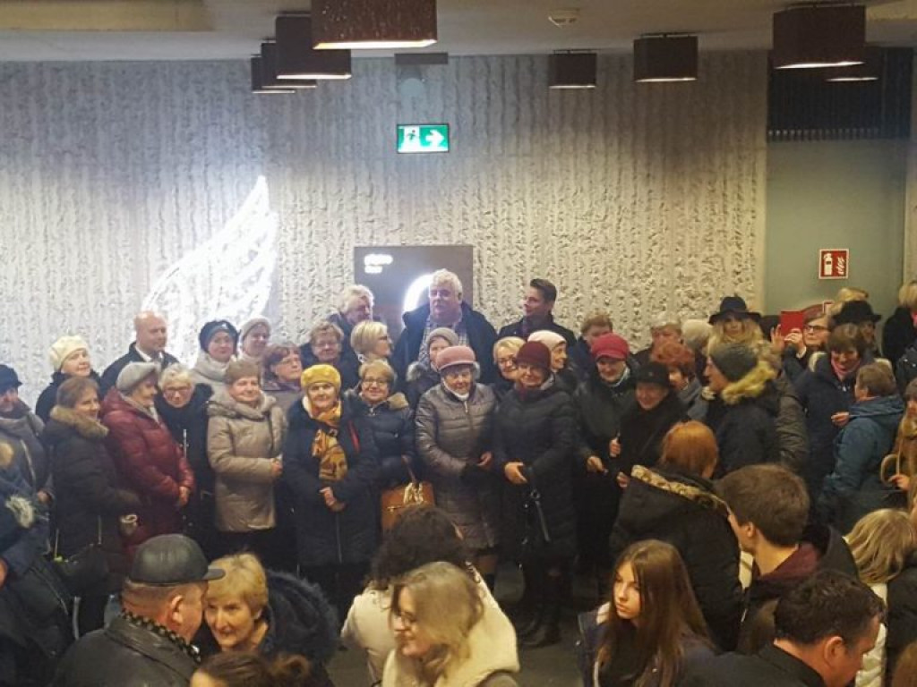 Seniorzy z gminy Wohyń na koncercie kolęd braci Golców
