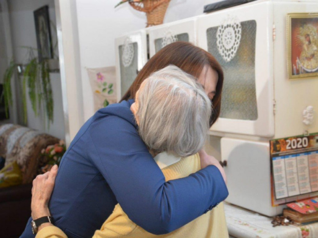 Wizyta wójta u stulatki w Paszkach Małych