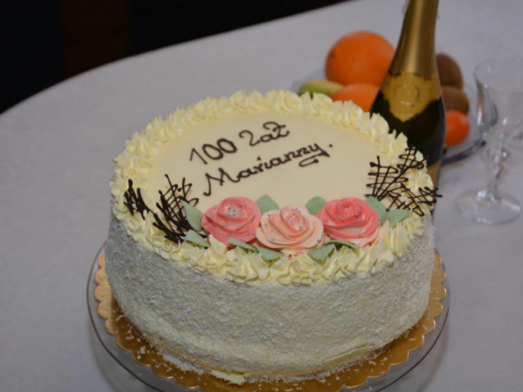 Wizyta wójta u stulatki w Paszkach Małych