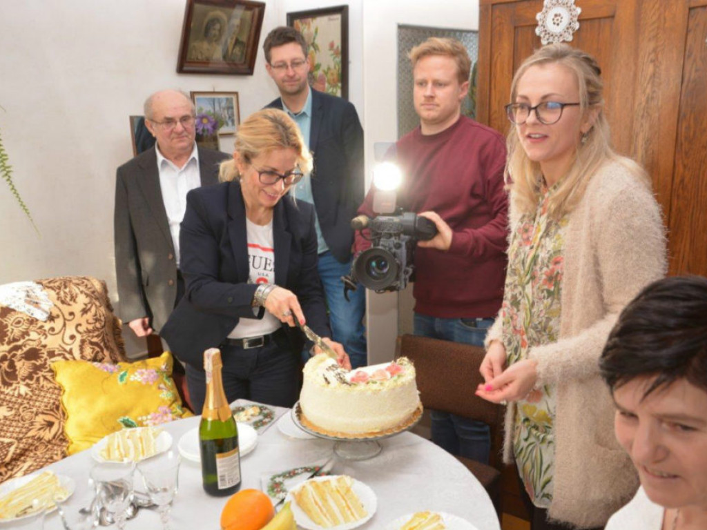 Wizyta wójta u stulatki w Paszkach Małych