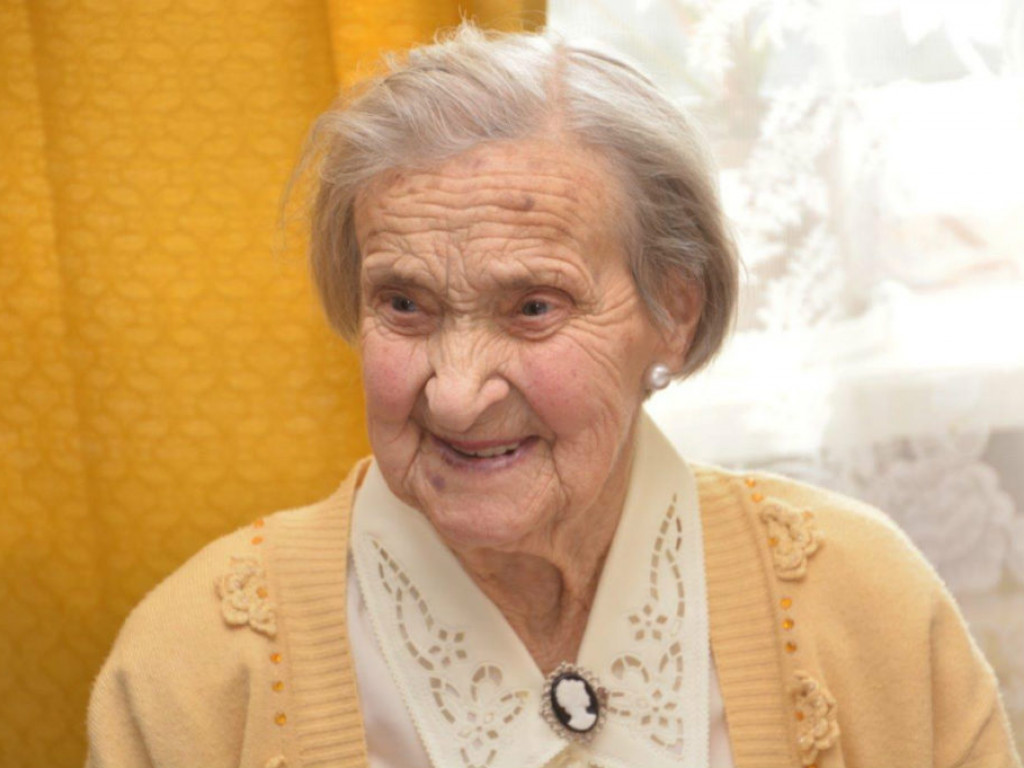 Wizyta wójta u stulatki w Paszkach Małych