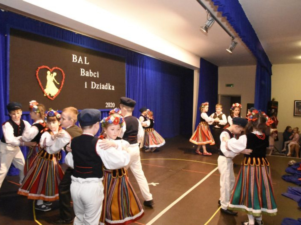 Bal Babci i Dziadka w GOK-u w Kąkolewnicy