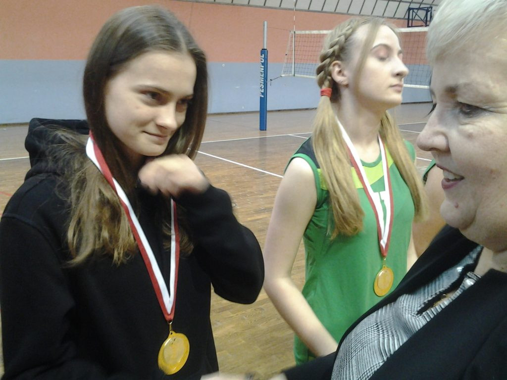 Turniej Piłki Siatkowej Kobiet o Puchar Dyrektora Szkoły Podstawowej w Komarówce P.