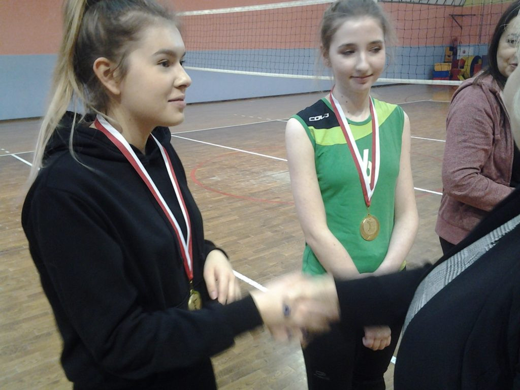 Turniej Piłki Siatkowej Kobiet o Puchar Dyrektora Szkoły Podstawowej w Komarówce P.