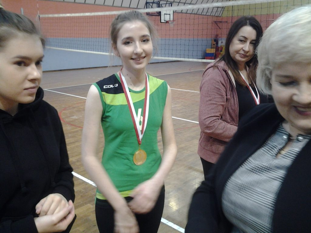 Turniej Piłki Siatkowej Kobiet o Puchar Dyrektora Szkoły Podstawowej w Komarówce P.