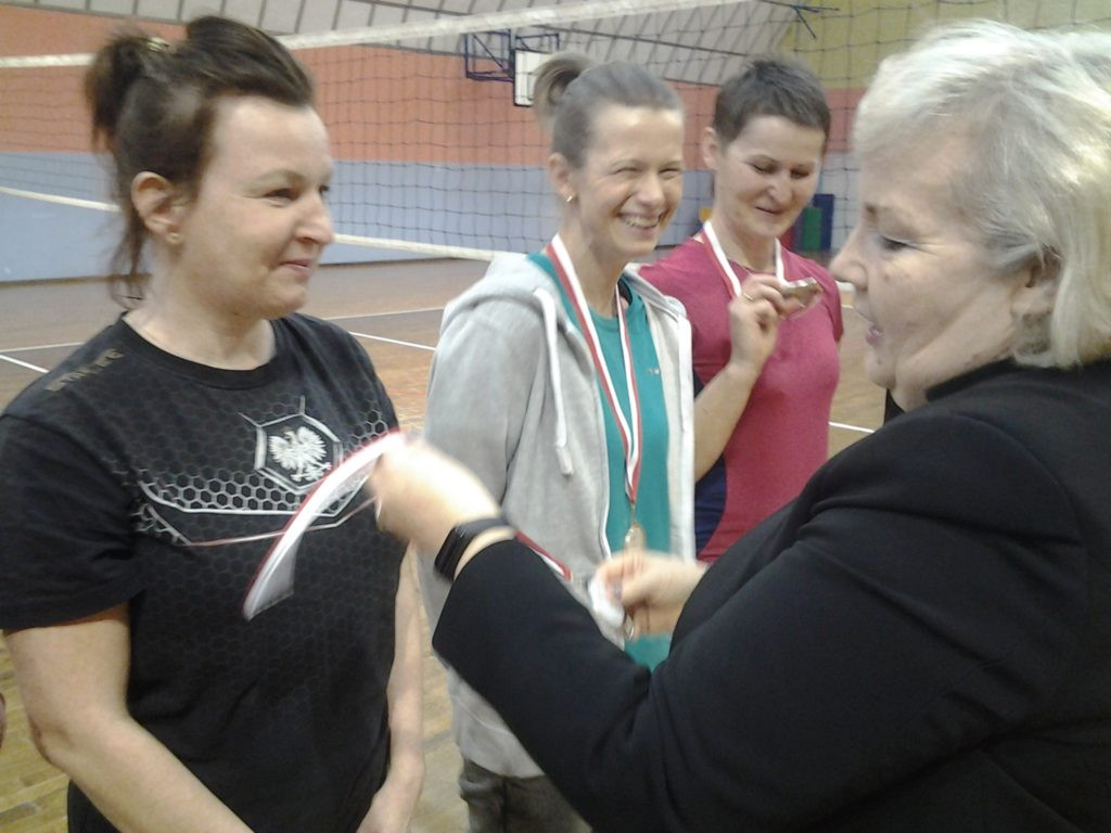 Turniej Piłki Siatkowej Kobiet o Puchar Dyrektora Szkoły Podstawowej w Komarówce P.