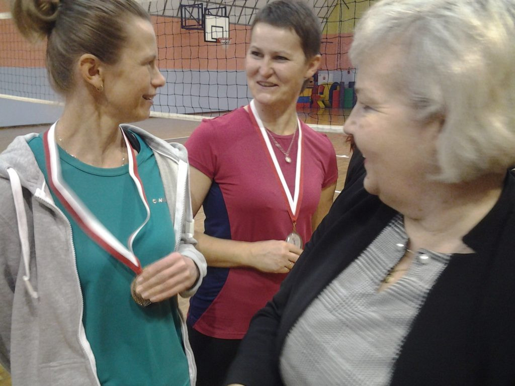 Turniej Piłki Siatkowej Kobiet o Puchar Dyrektora Szkoły Podstawowej w Komarówce P.