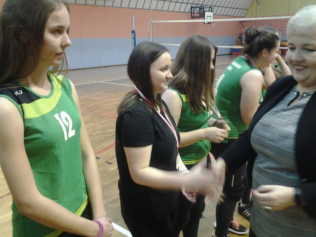 Turniej Piłki Siatkowej Kobiet o Puchar Dyrektora Szkoły Podstawowej w Komarówce P.