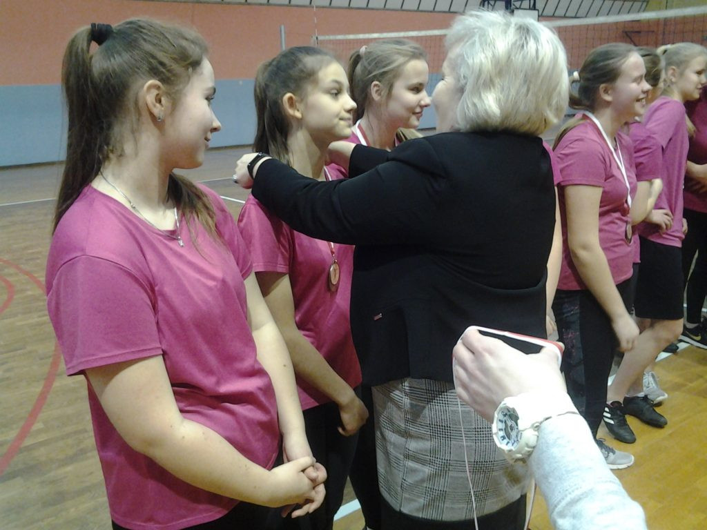 Turniej Piłki Siatkowej Kobiet o Puchar Dyrektora Szkoły Podstawowej w Komarówce P.