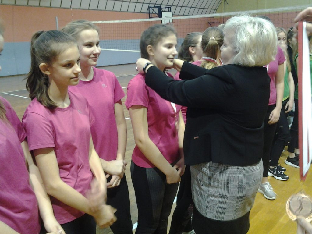 Turniej Piłki Siatkowej Kobiet o Puchar Dyrektora Szkoły Podstawowej w Komarówce P.