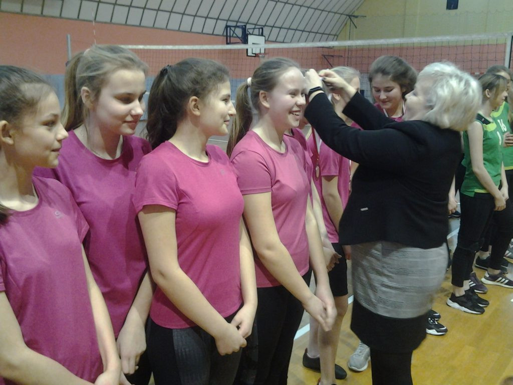 Turniej Piłki Siatkowej Kobiet o Puchar Dyrektora Szkoły Podstawowej w Komarówce P.