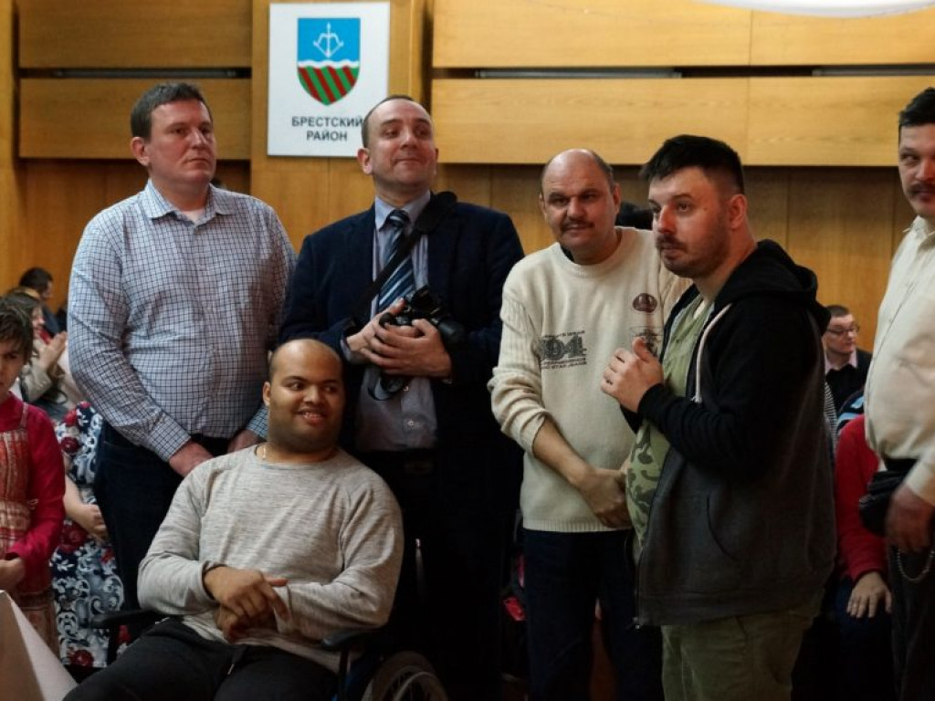 Podopieczni DŚDS i ich opiekunowie na balu w Białej Podlaskiej