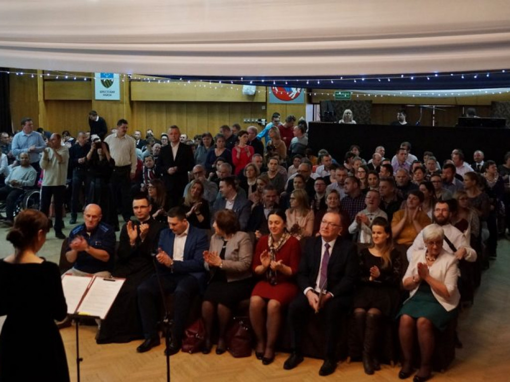 Podopieczni DŚDS i ich opiekunowie na balu w Białej Podlaskiej