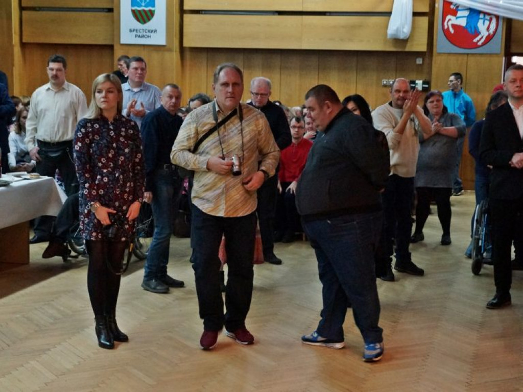 Podopieczni DŚDS i ich opiekunowie na balu w Białej Podlaskiej