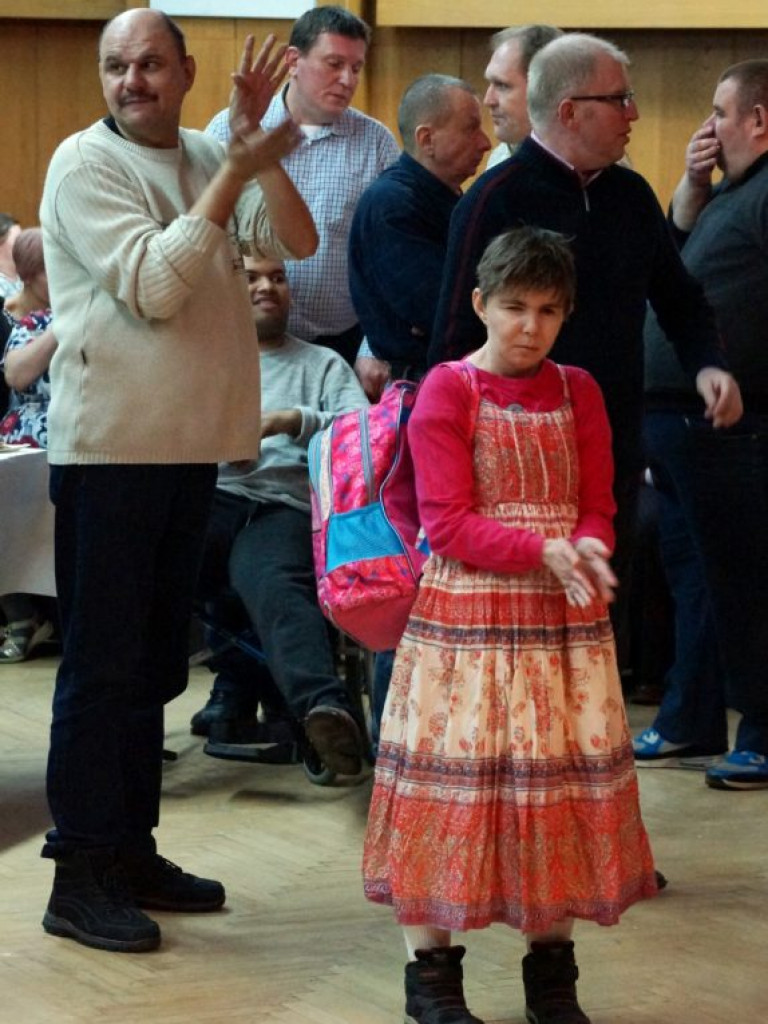 Podopieczni DŚDS i ich opiekunowie na balu w Białej Podlaskiej