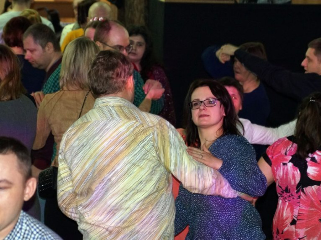 Podopieczni DŚDS i ich opiekunowie na balu w Białej Podlaskiej