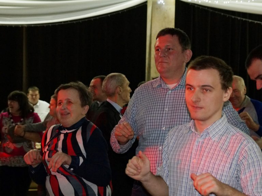 Podopieczni DŚDS i ich opiekunowie na balu w Białej Podlaskiej