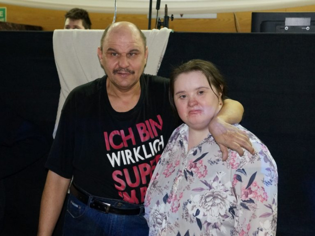 Podopieczni DŚDS i ich opiekunowie na balu w Białej Podlaskiej