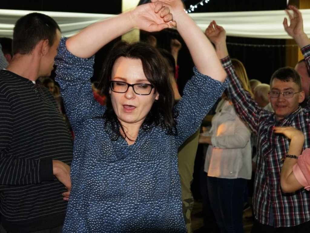 Podopieczni DŚDS i ich opiekunowie na balu w Białej Podlaskiej