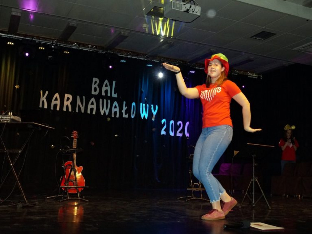 Podopieczni DŚDS i ich opiekunowie na balu w Białej Podlaskiej