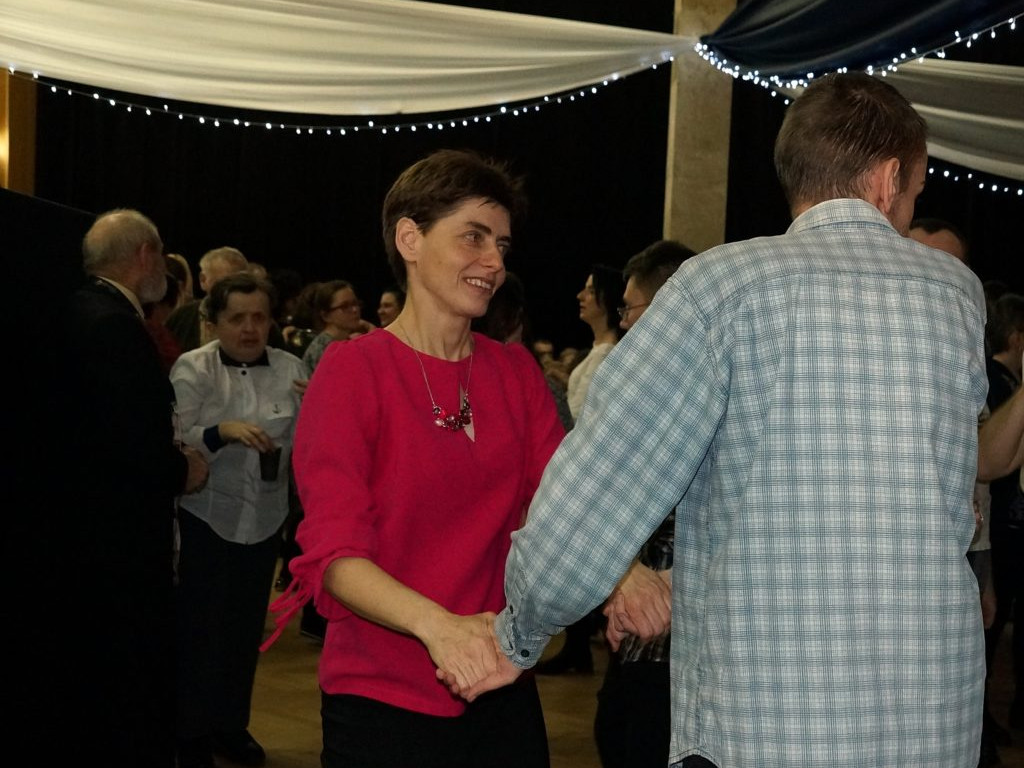 Podopieczni DŚDS i ich opiekunowie na balu w Białej Podlaskiej