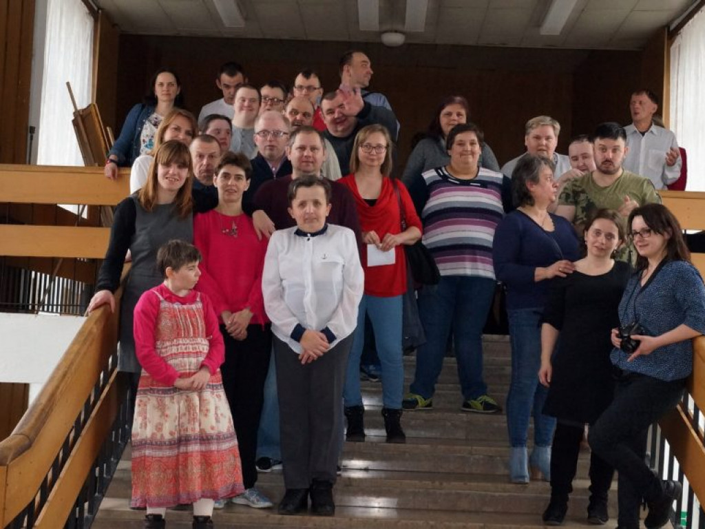 Podopieczni DŚDS i ich opiekunowie na balu w Białej Podlaskiej