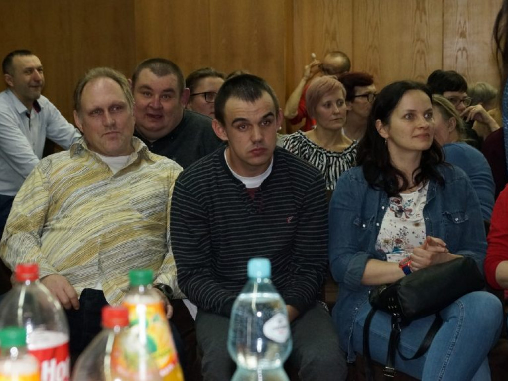 Podopieczni DŚDS i ich opiekunowie na balu w Białej Podlaskiej