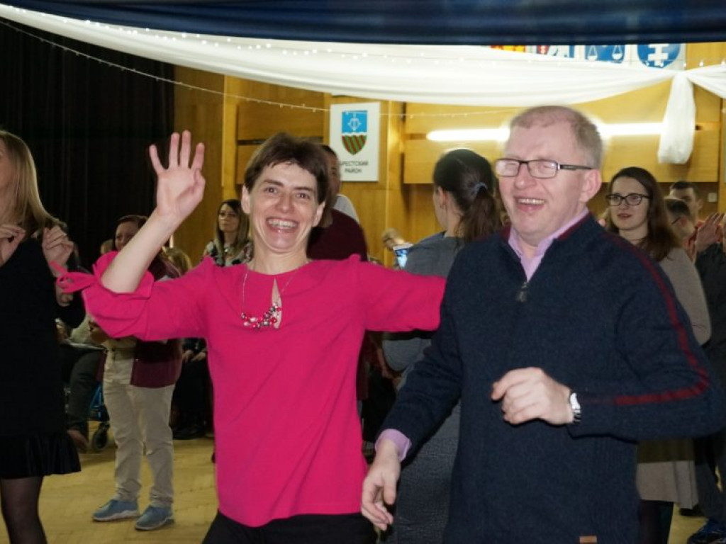 Podopieczni DŚDS i ich opiekunowie na balu w Białej Podlaskiej