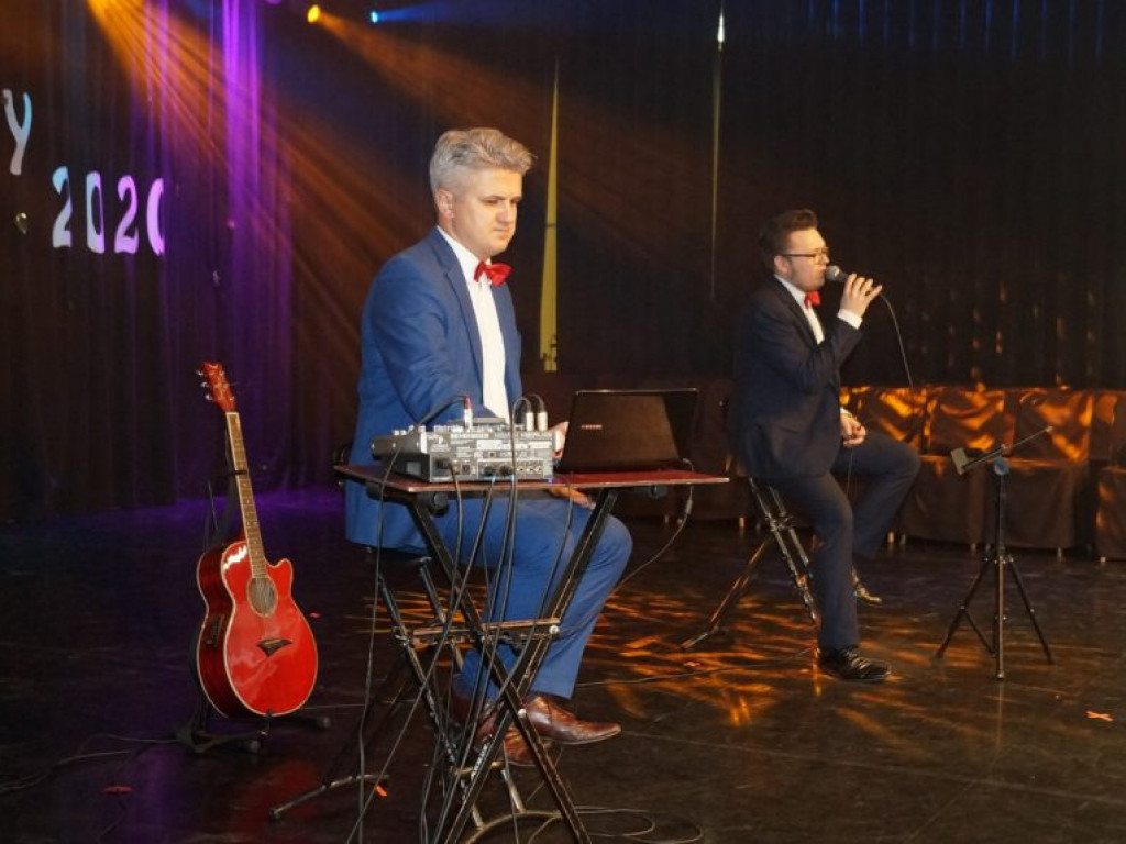 Podopieczni DŚDS i ich opiekunowie na balu w Białej Podlaskiej