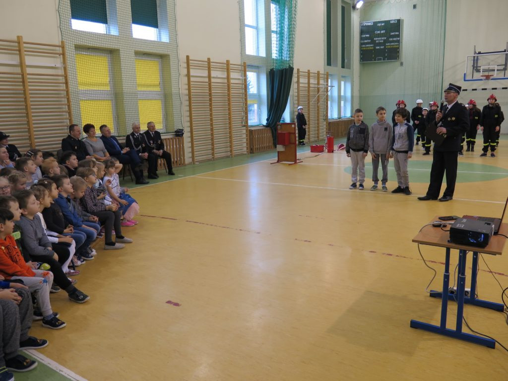 Spotkanie w SP w Domaszewnicy ze strażakami